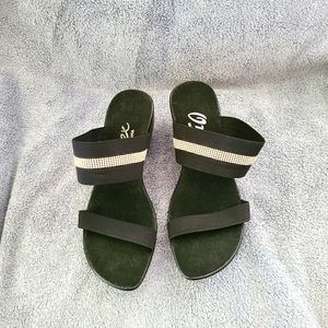Onex double banded wedge sandals, size 9